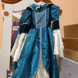 Size 4/5 girls victorian queen dress